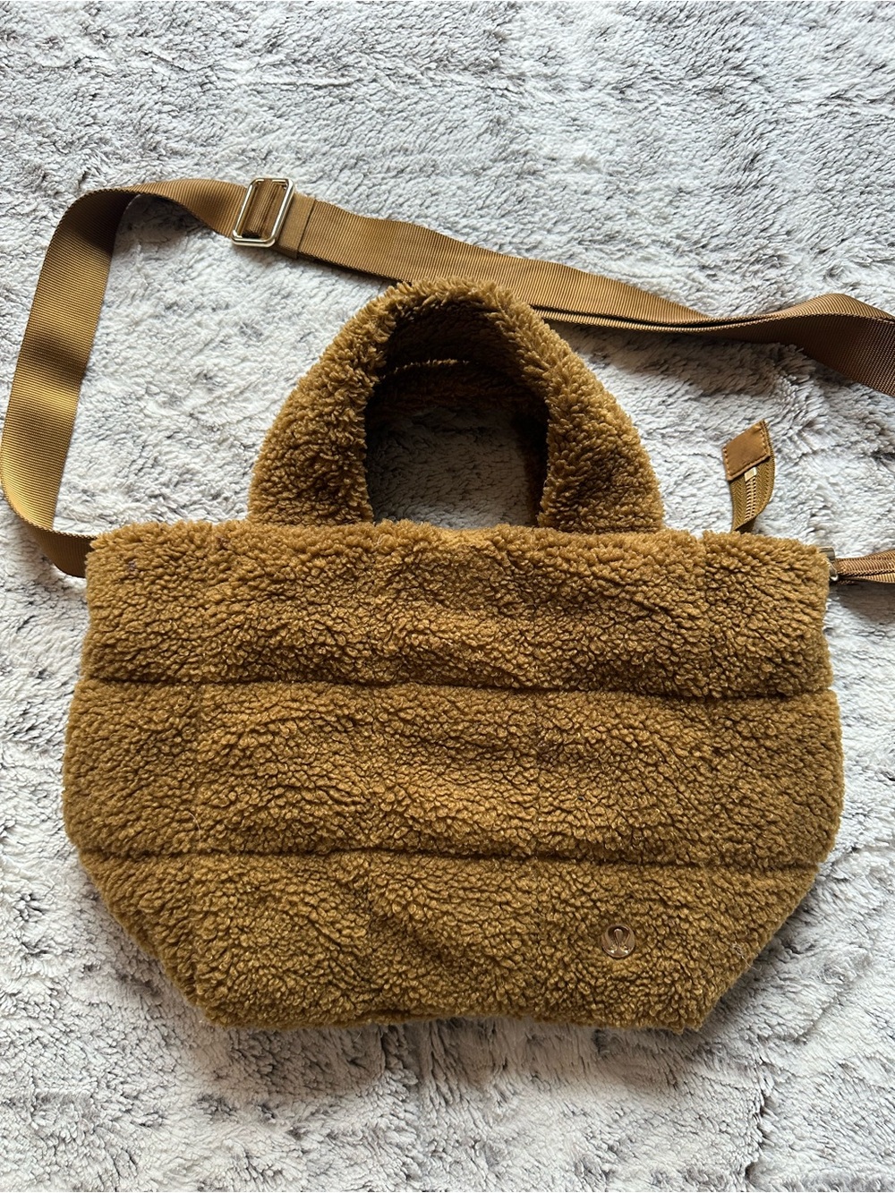 Lululemon Sherpa tote bag crossbody.